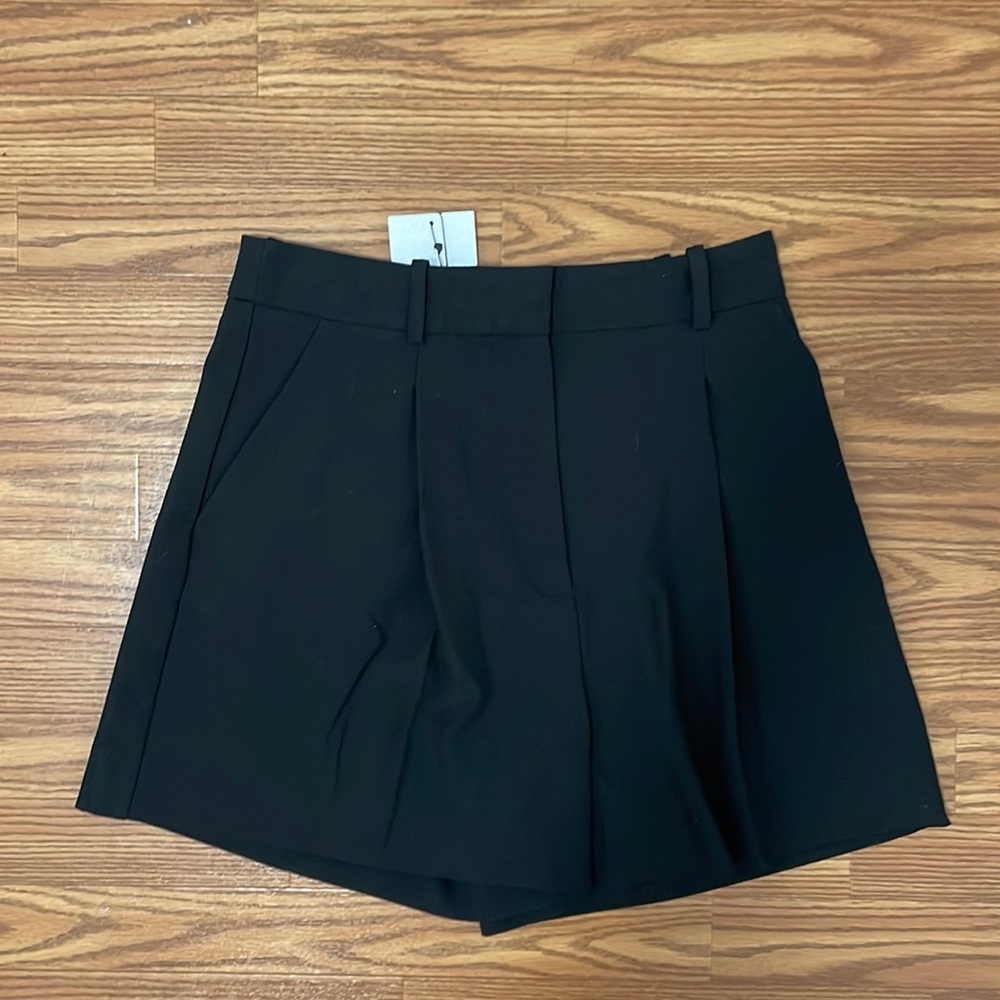 Pleated black shorts